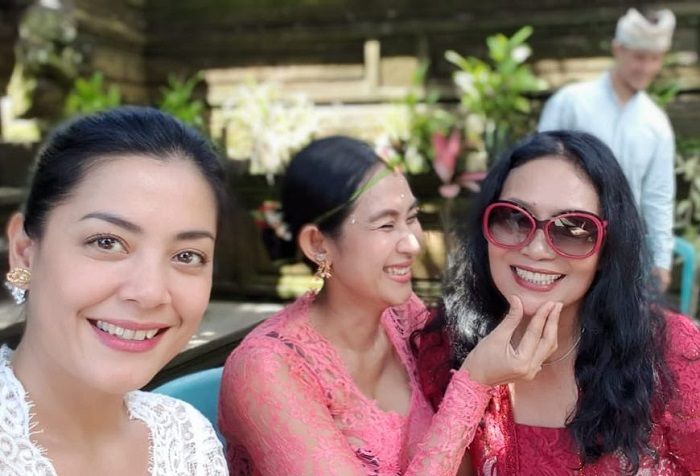 Lulu Tobing Hadir di Acara Otonan Putra ke-2 Happy Salma.