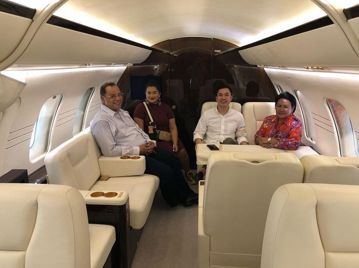 Sandra Dewi belikan jet pribadi untuk anaknya yang baru berusia satu tahun.