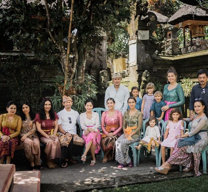 Lulu Tobing Hadir di Acara Otonan Putra ke-2 Happy Salma.
