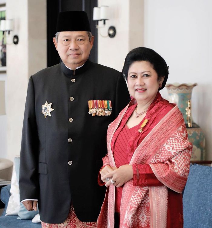 Kebaya ibu Ani Yudhoyono