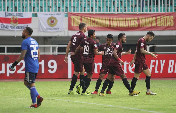 Pemain-pemain PSM Makassar merayakan gol yang dicetak Eero Markkanen ke gawang Kaya FC pada ajang Piala AFC 2019 di Stadion Pakansari, Kabupaten Bogor, Selasa (2/4/2019).
