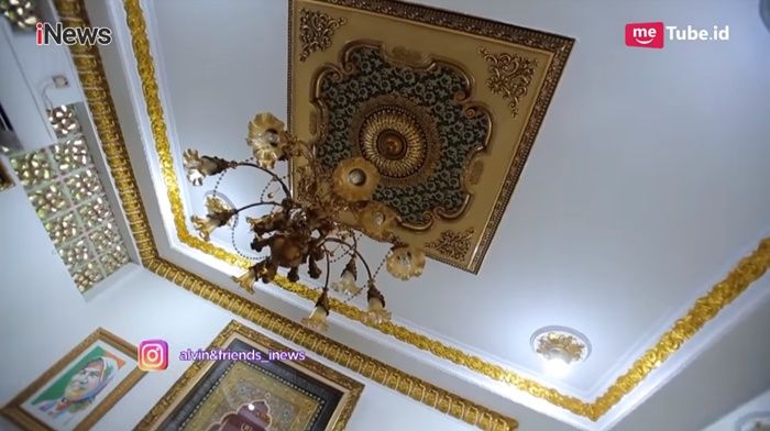 Plafon rumah Mamah Dedeh