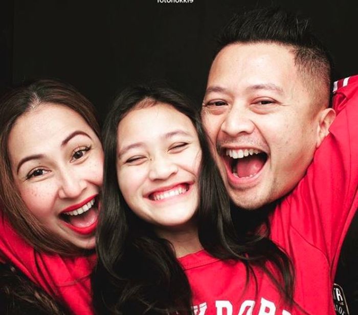 Kebersamaan Deswita Maharani dan Ferry Maryadi bersama dengan anak sambungnya, Harliafa Princi Maryadi