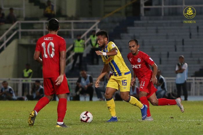 Pemain sayap asal Indonesia, Saddil Ramdani (15) saat membela Pahang FA yang menjamu Petaling Jaya City pada pekan kedelapan Liga Super Malaysia 2019, 7 April 2019.