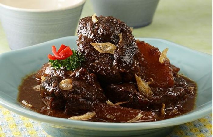 Semur daging khas Betawi, baiknya tak untuk sahur.