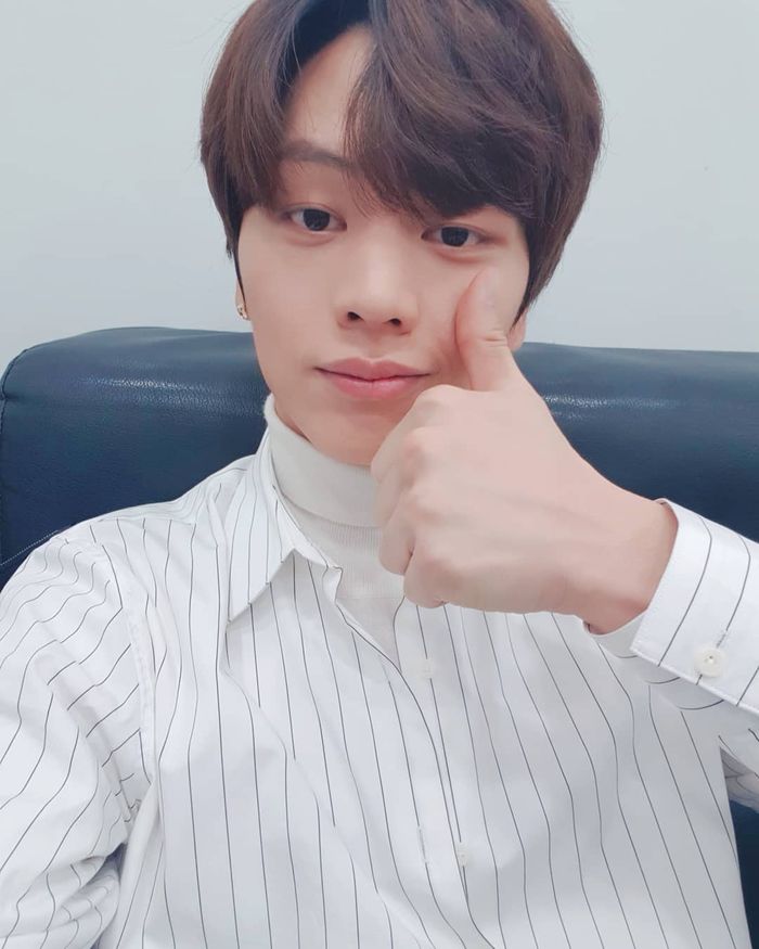 Sungjae bersahabat dengan V BTS karena seumuran.