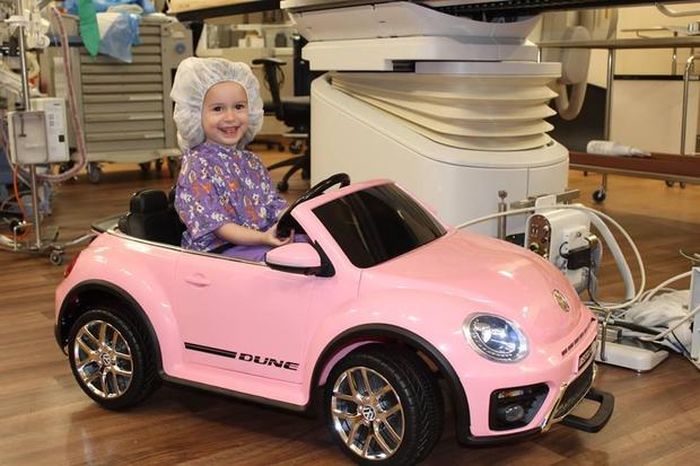 Mobil mini yang mengantarkan pasien ke ruang operasi.