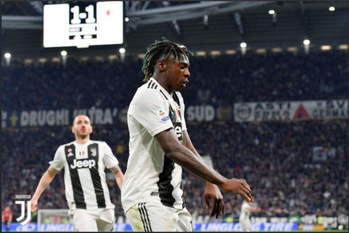 Striker Juventus, Moise Kean, mencetak gol ke gawang AC Milan dalam aga di Allianz Stadium, Sabtu (6/4/2019)