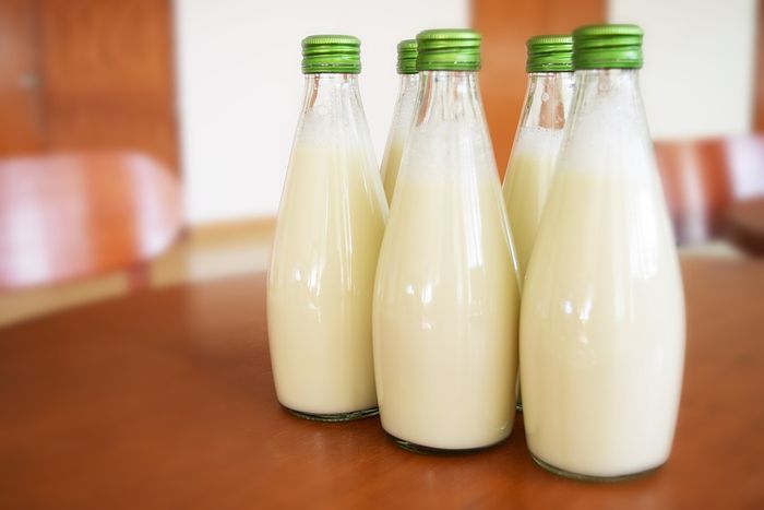 Susu dalam kemasan botol kaca