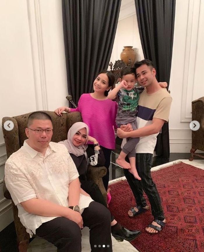 Rayakan Ulang Tahun, Mama Nagita Slavina Tampil Modis dengan Sweatshirt Seharga Motor! | Instagram @rieta_amilia