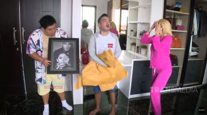Bingkisan yang disembunyikan Nikita Mirzani dari Ruben Onsu dan Kenta adalah foto lawasnya bersama Dipo Latief
