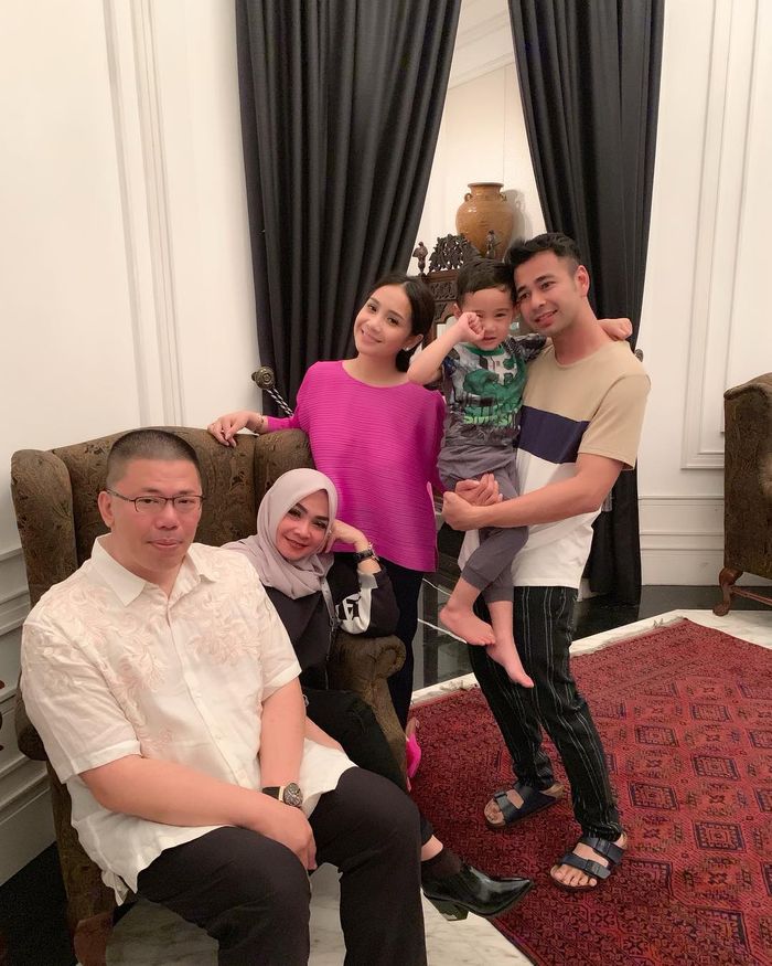 Suasana pesta ulang tahun Rieta Amilia, mertua Raffi Ahmad.