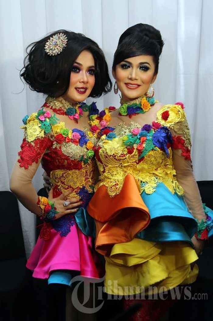 Ini Potret Busana Syahrini 9 tahun yang lalu bersama dengan Krisdayanti saat menghadiri acara stasiun televisi