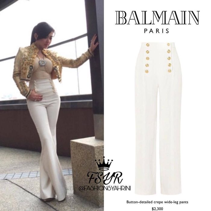 Dikutip dari akun @fashionsyahrini di instagram, ternyata celana Syahrini ini adalah lansiran merk Balmain.