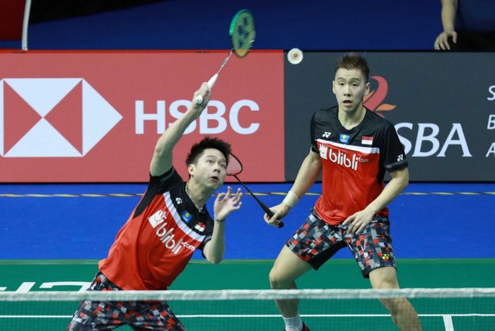 Ganda putra Indonesia, Kevin Sanjaya Sukamuljo dan Marcus Fernaldi Gideon, bertanding pada babak pertama Singapore Open 2019 di Singapore Indoor Stadium, Singapura, Selasa (9/4/2019).