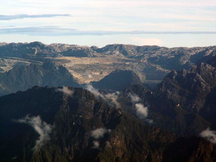 Ertsberg yang kini jadi Grasberg, tambang emas Freeport di Papua