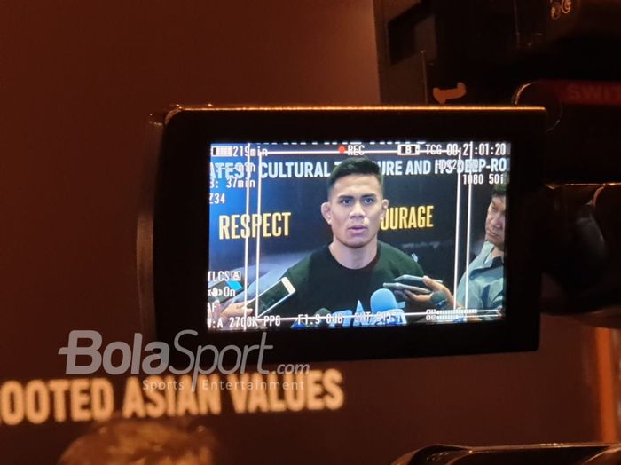 Atlet ONE Championship asal Indonesia, Eko Roni Saputra, berbicara kepada media di Hotel Westin, Jakarta, Jumat (5/4/2019).