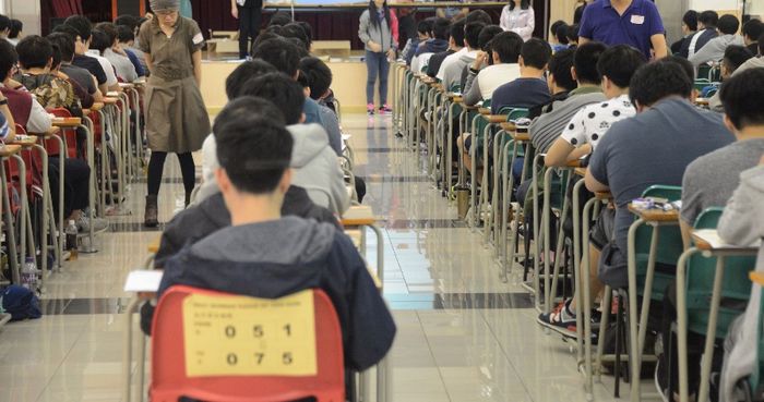 Gara-gara Teman Sekelasnya Kentut Selama 2 Jam Non Stop, Siswa Ini Gagal Selesaikan Ujian
