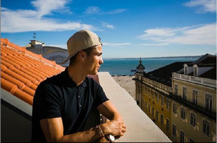 Cristiano Ronaldo ketika berada di salah satu hotel miliknya, Funcal Pestana CR7 di Madeira, Portugal.