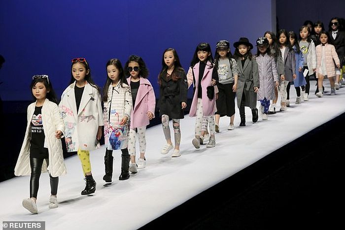 Model cilik di China.