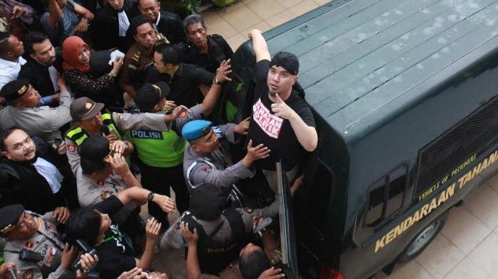 Ahmad Dhani Berteriak Takbir