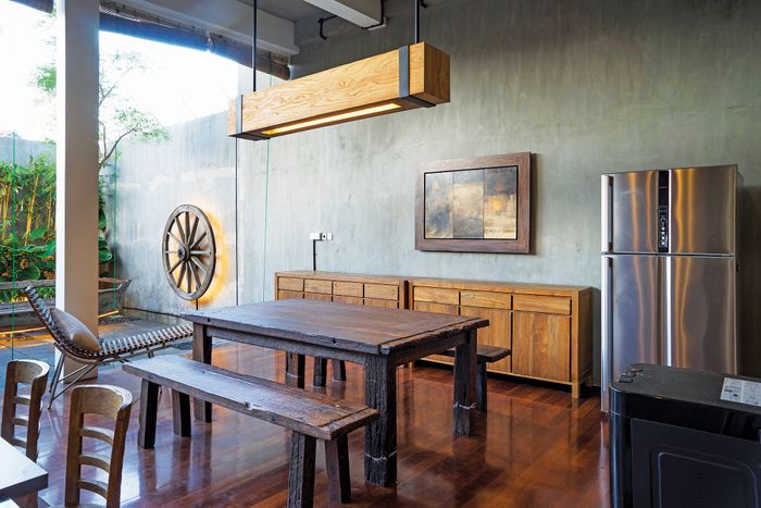 House as Tree of Life: Rumah Si Pencinta Kayu
