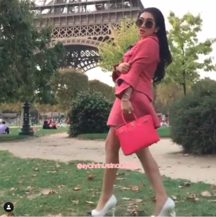 Video Jadul Syahrini Sambil Pose Maju Mundur Cantik Tas Yang Ditenteng Justru Jadi Sorotan Semua Halaman Stylo