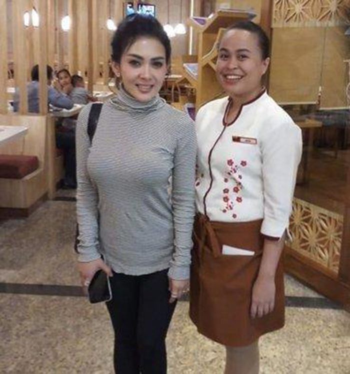 Makan Bareng Syahrini, Pelayan Ini Beberkan Sifat Asli Reino Barack Saat Di Restoran