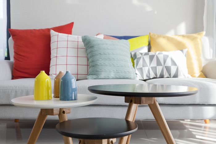 Mengganti sarung bantal