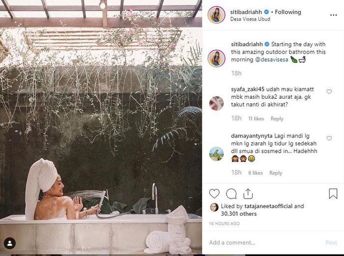 Siti Badriah mengunggah fotonya sedang mandi.