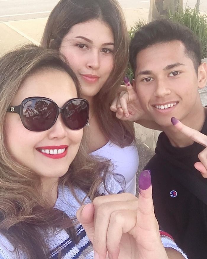 Cindy Claudia Harahap menggunakan hak pilihnya dalam Pilpres 2019
