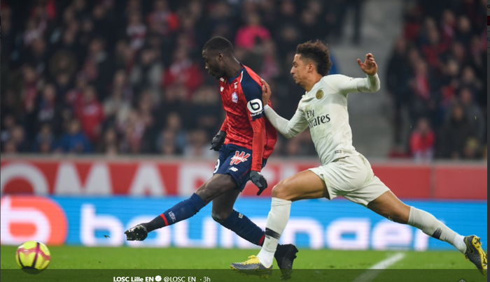 Striker Lille, Nicolas Pepe, mencetak gol ke gawang PSG pada pekan ke-32 Liga Prancis, Minggu (14/4/2019) di Stadion Pierre-Mauroy.