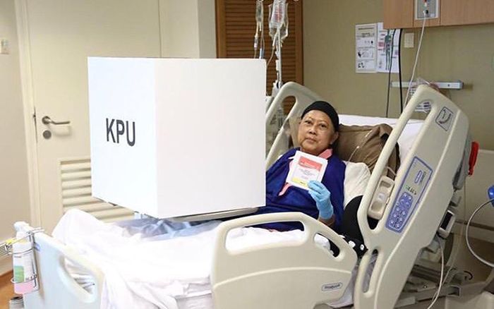 Ani Yudhoyono nyoblos di Singapura