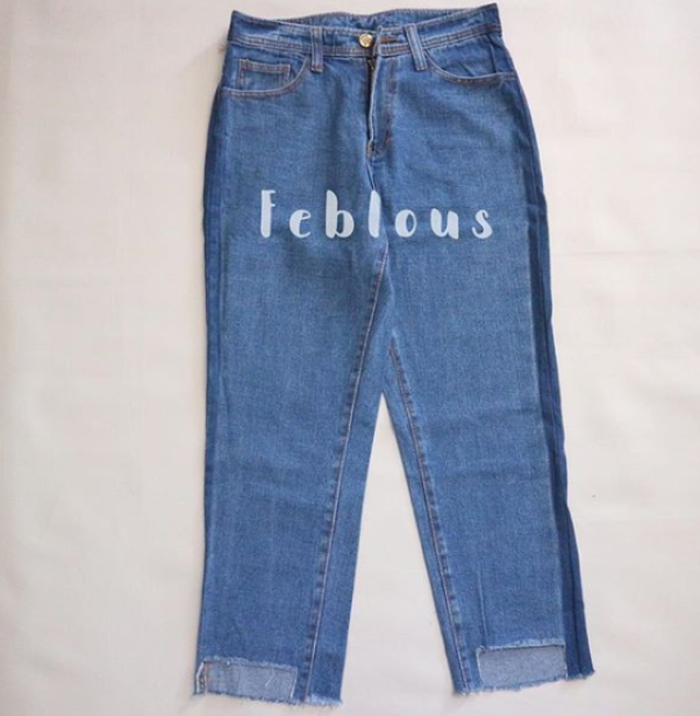 Ngetren, Ini 6 Model Jeans Kekinian yang Wajib Dimiliki Hijaber Kece! -  Semua Halaman - CewekBanget