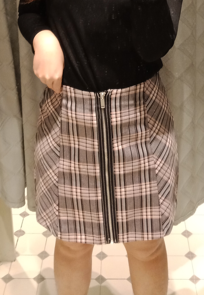 Checked Mini Skirt with Zip dari Stradivarius