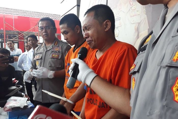 AS, pelaku pembunuhan Budi Hartanto menangis menyesal