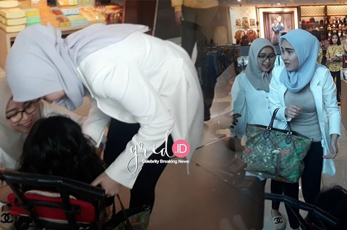 Penampilan Ayu Ting Ting saat pulang umrah