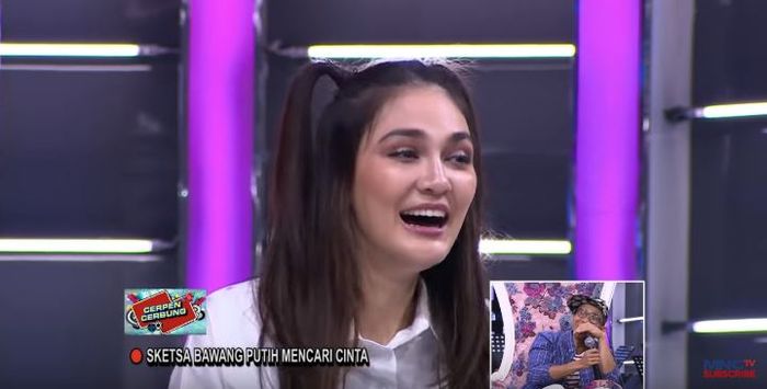 Luna Maya saat melihat Raffi Ahmad ala Ariel Noah (Youtube)
