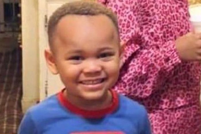 Bocah yang tak sengaja menembak kepalanya sendiri setelah menemukan pistol di rumah temannya