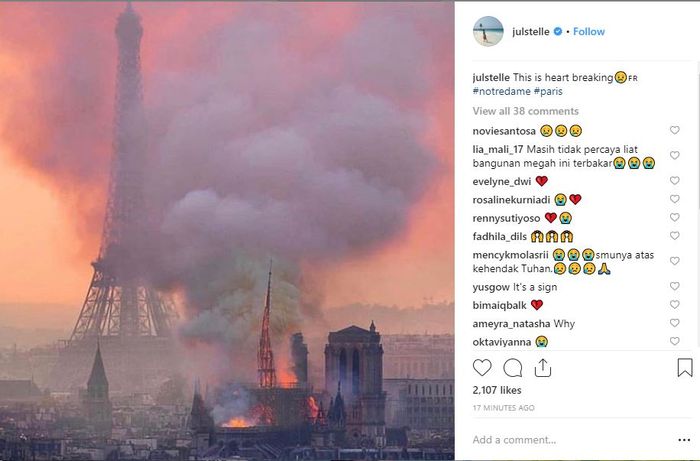 Kesedihan Julie Estelle atas terbakarnya Gereja Katedral Notre Dame di Paris.