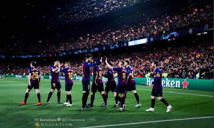 Megabintang Barcelona, Lionel Messi (kanan), merayakan gol yang dicetak ke gawang Manchester United dalam laga leg kedua perempat final Liga Champions di Stadion Camp Nou, Selasa (16/4/2019).