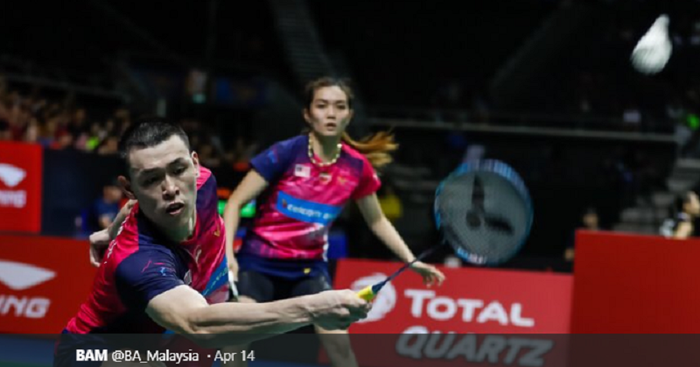 Pasangan ganda campuran Malaysia, Tan Kian Meng/Lai Pei Jing, saat berthadapan dengan Dechapol Puavaranukroh/Sapsiree Taerattanachai (Thailand) pada final Singapore Open 2019, di Singapore Indoor Stadium, Minggu (14/4/2019).