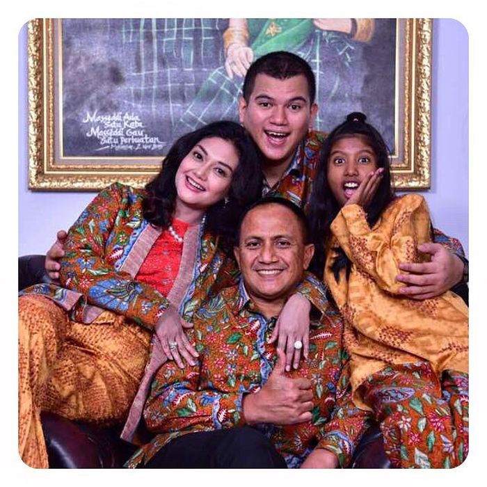 Bella Saphira dan Keluarga