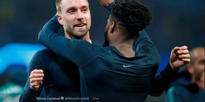 Christian Eriksen (kiri) merayakan keberhasilan Tottenham Hotspur menyingkirkan Manchester City pada babak perempat final Liga Champions di Stadion Etihad, 17 April 2019.