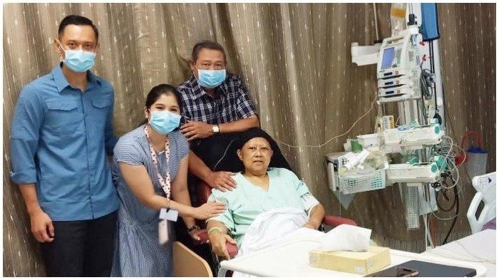 Sesak Akibat Terlalu Banyak Air Di Tubuhnya, Ustaz <a href='https://style.tribunnews.com/tag/adi-hidayat' title='Adi&nbsp;Hidayat'>Adi&nbsp;Hidayat</a> Sampaikan Pesan Menyentuh Saat Jenguk <a href='https://style.tribunnews.com/tag/ani-yudhoyono' title='Ani&nbsp;Yudhoyono'>Ani&nbsp;Yudhoyono</a>