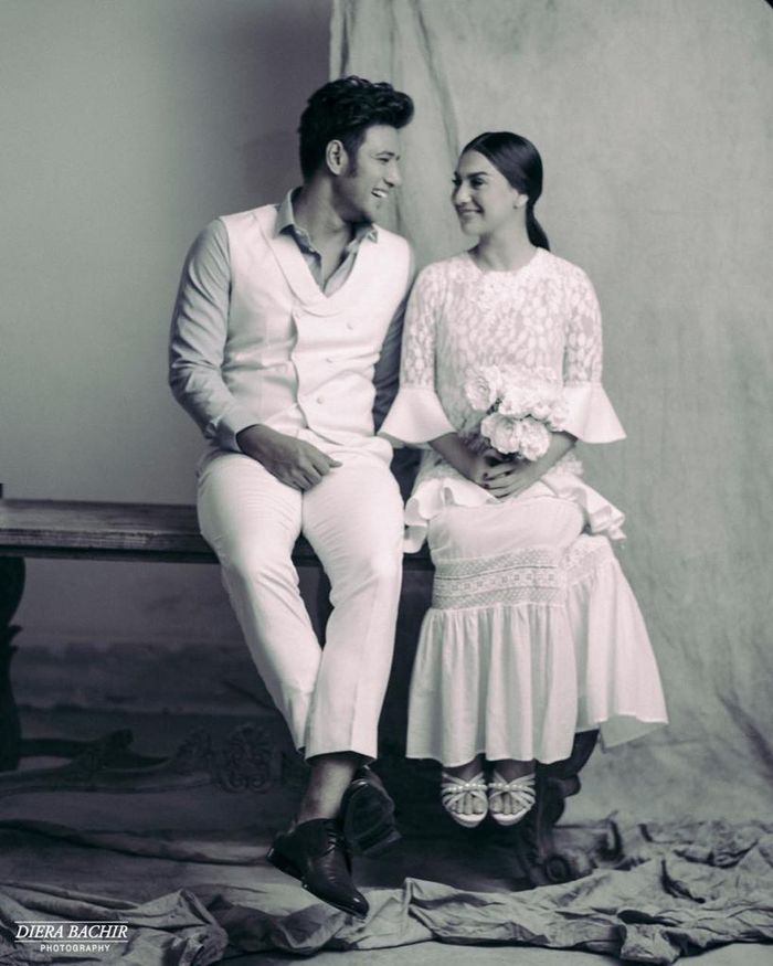 Irish Bella tampil dengan dress klasik saat foto prewedding dengan Ammar Zoni