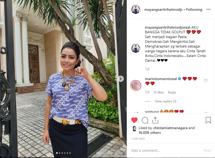 Penampilan cetar Mayangsari saat nyoblos