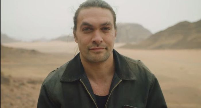 Penampilan Jason Momoa setelah mencukur habis berewoknya.