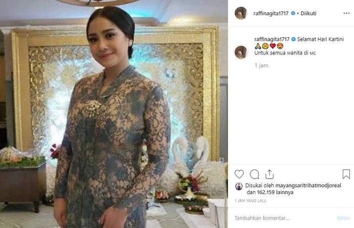 Nagita Slavina tampil anggun dengan kebaya