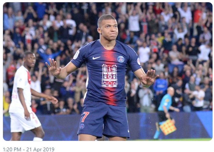 Penyerang PSG, Kylian Mbappe, mencetak hat-trick saat klubnya mengalahkan AS Monaco 3-1, Minggu (21/4/2019) di Parc des Princes.